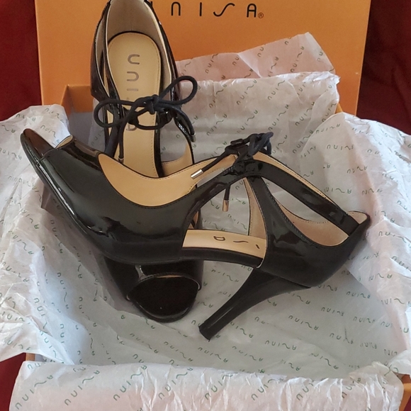 Unisa Shoes - Black patent leather open toe pump